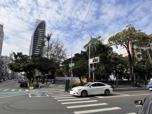 高雄新興區透天-3